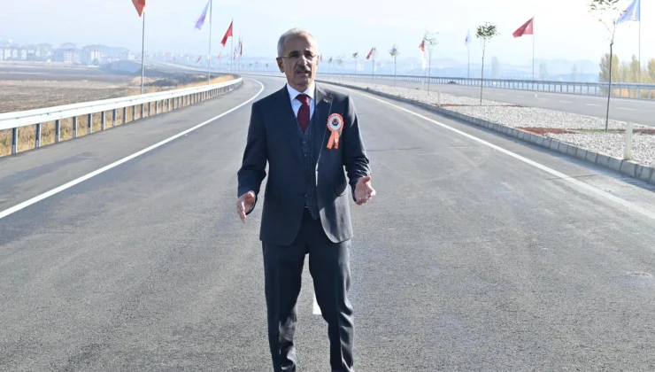 Ulaştırma Bakanı Uraloğlu, Kooperatif ve Akıllı Ulaşım Sistemleri Projesinin Tamamlanma Tarihini Açıkladı