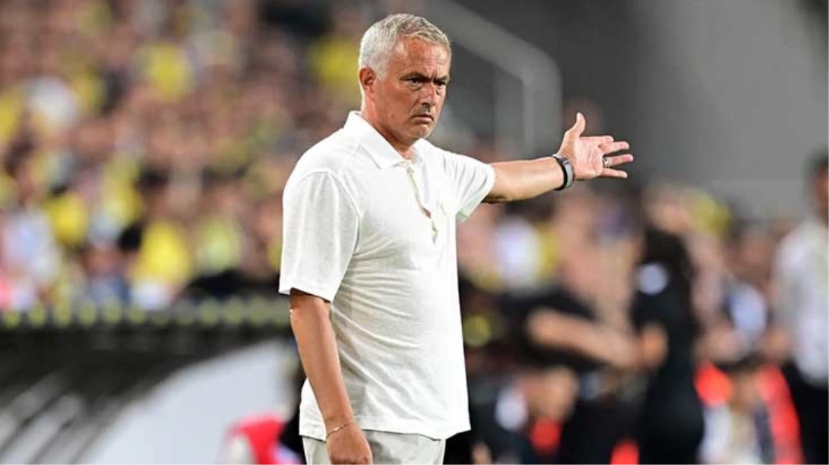 Mourinho’dan sürpriz sistem değişikliği! Göztepe-Fenerbahçe maçının ilk 11’leri belli oldu