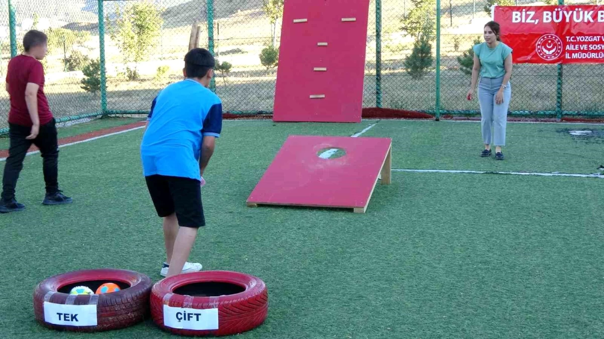 Yozgat’ta Çocuklar ve Kurum Müdürleri Survivor Parkurunda Yarıştı