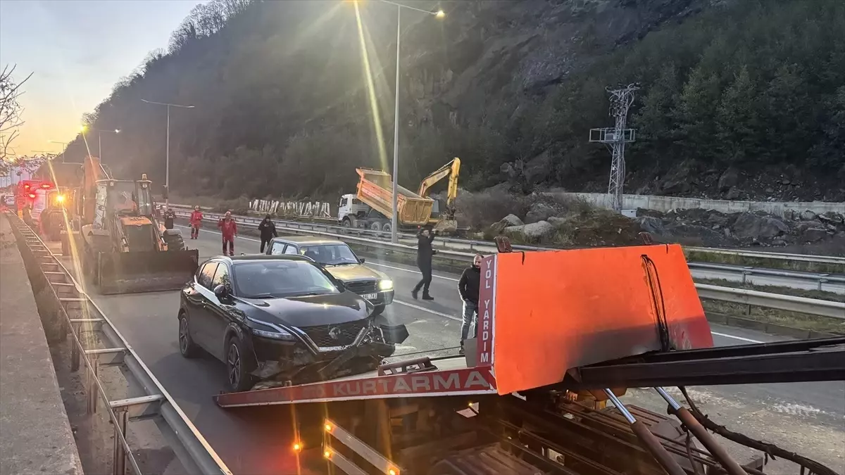 Artvin’de Heyelan: Karadeniz Yolu Kapandı